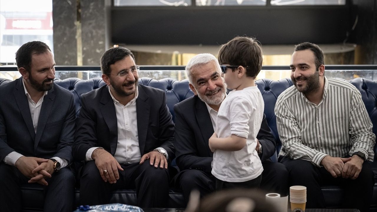 HÜDA PAR Genel Başkanı Yapıcıoğlu'ndan Filistinli Ailelere Ziyaret