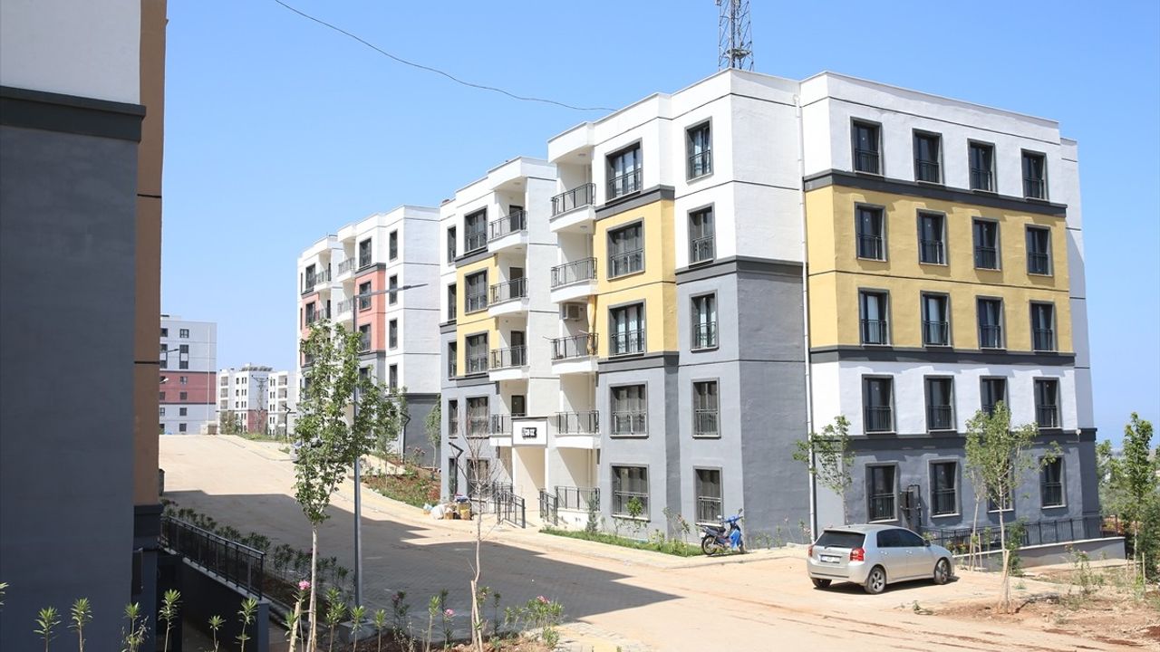 İskenderun'da Depremzedeler Yeni Yuvalarına Kavuştu