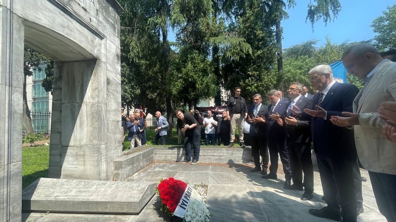 İYİ Parti Genel Başkanı Dervişoğlu'ndan Talat Paşa'nın Kabri Ziyareti