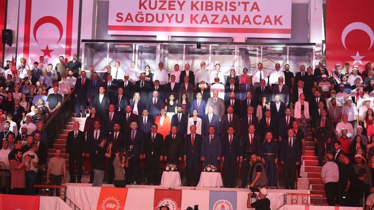 KKTC Koalisyonu, Cumhurbaşkanı Tatar'a Destek Verdiklerini Açıkladı