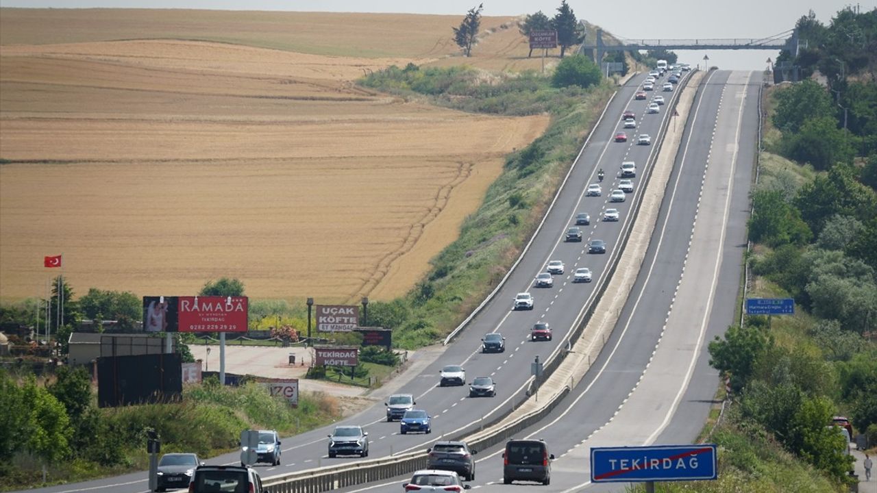 Kurban Bayramında İstanbul-Tekirdağ Yolunda Trafik Yoğunluğu