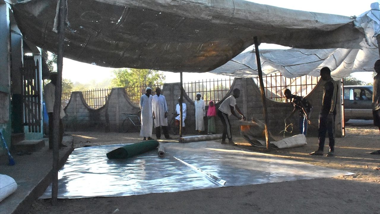 Madagaskar'da Müslümanlar Bayram Namazında Bir Araya Geldi