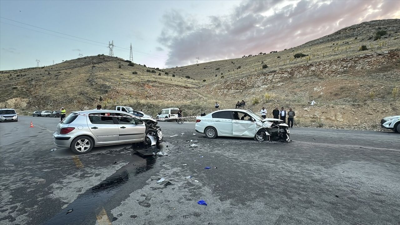 Malatya'da Üzücü Olay: İki Otomobil Çarpıştı