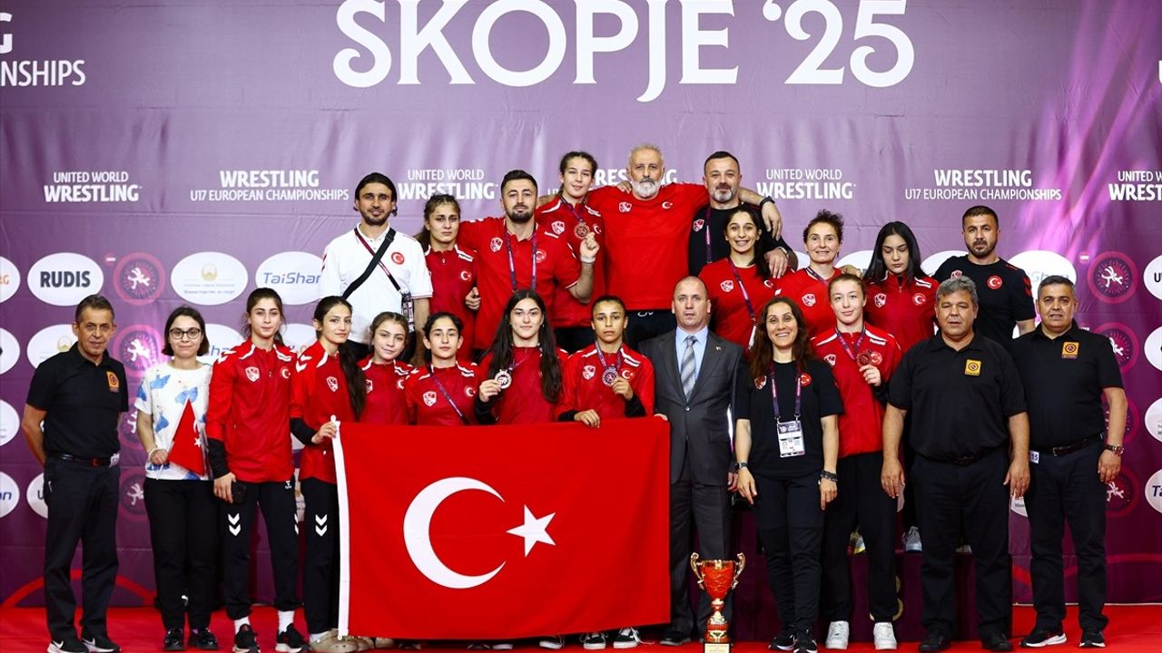 Milli Kadın Güreşçiler Üst Üste Üçüncü Kez Avrupa Şampiyonu