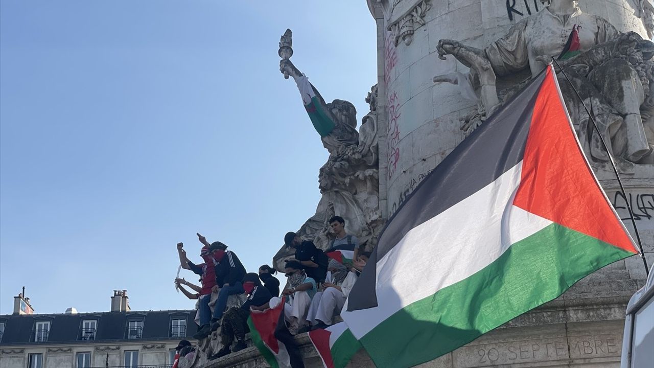 Paris'te Madleen Gönüllüleri İçin Gösteri Düzenlendi