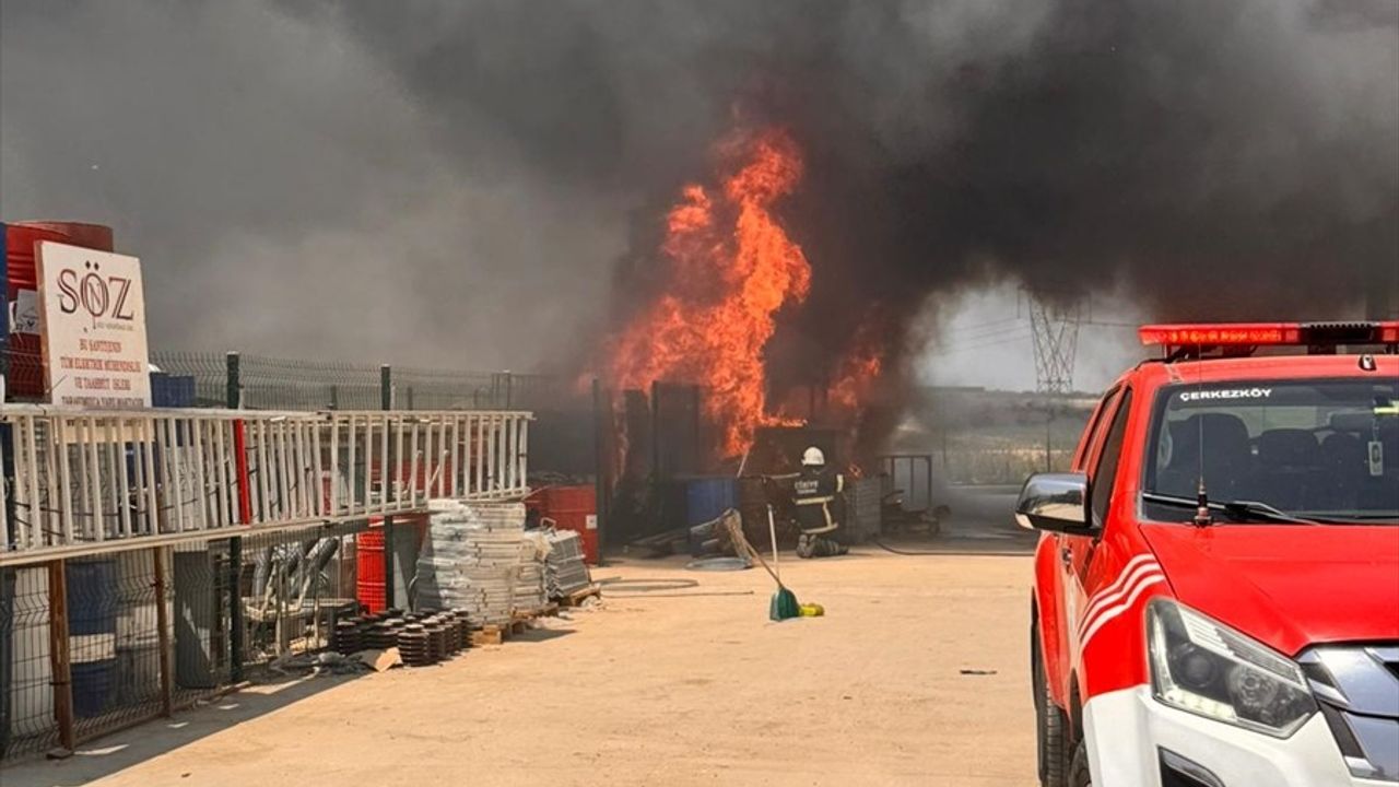 Tekirdağ'da Kimya Fabrikasında Yangın Çıktı