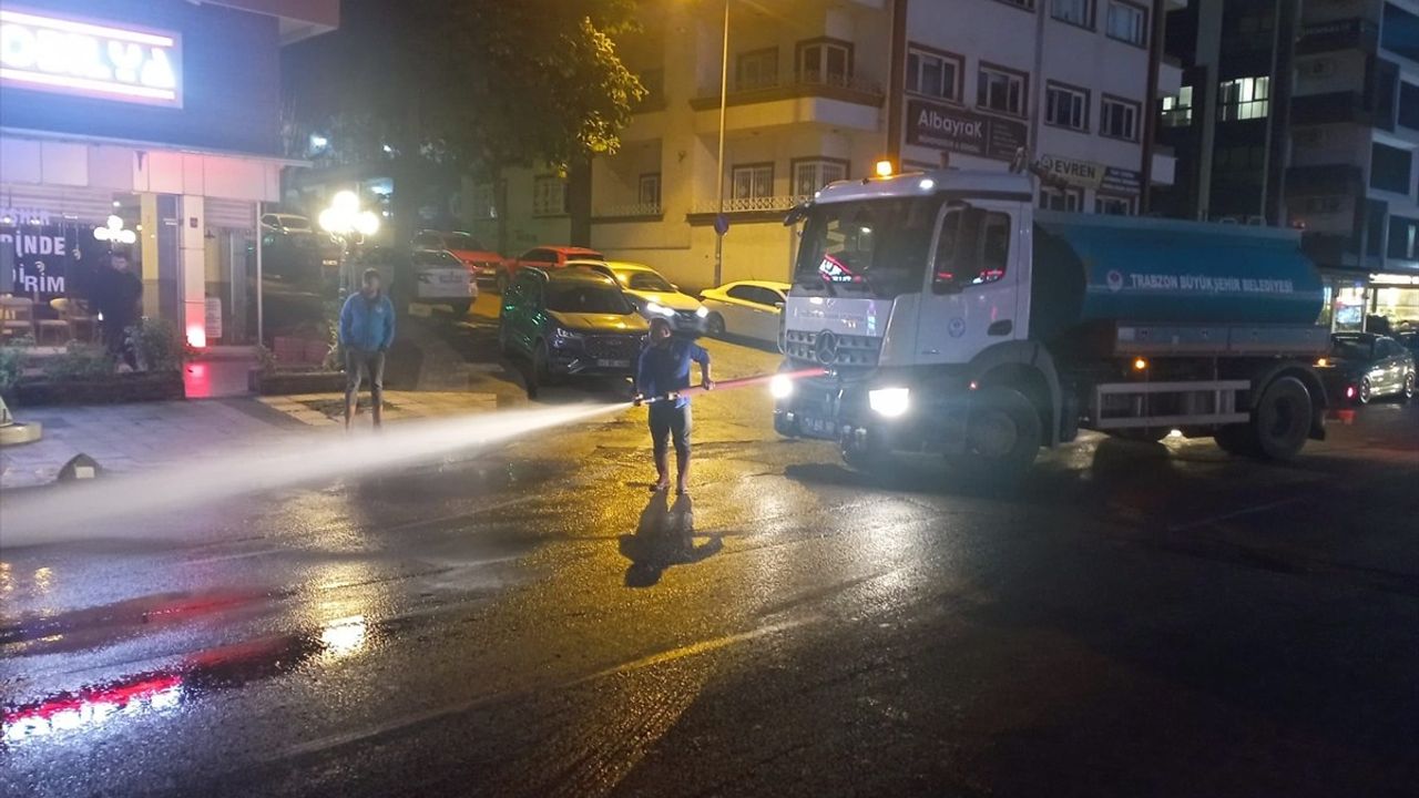 Trabzon'da Sel Temizleme Çalışmaları Sürüyor