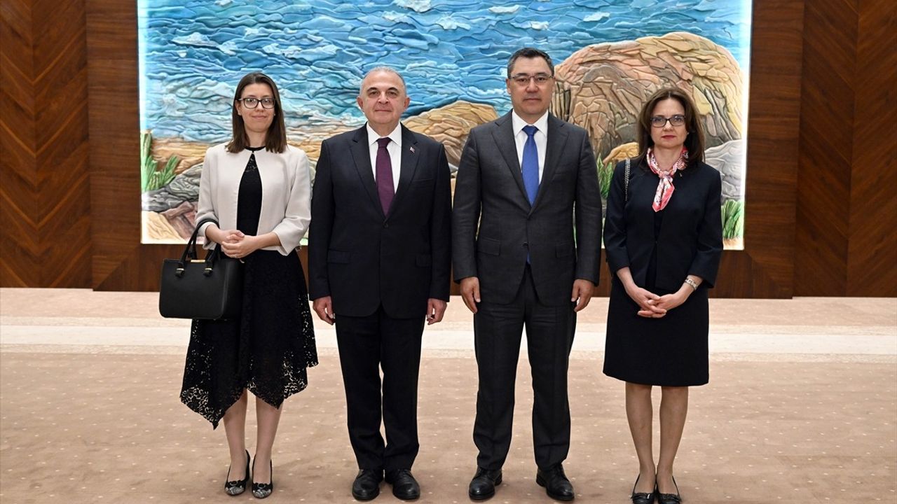 Türkiye'nin Bişkek Büyükelçisi Ökem, Kırgız Cumhurbaşkanına Güven Mektubunu Sunmuştur