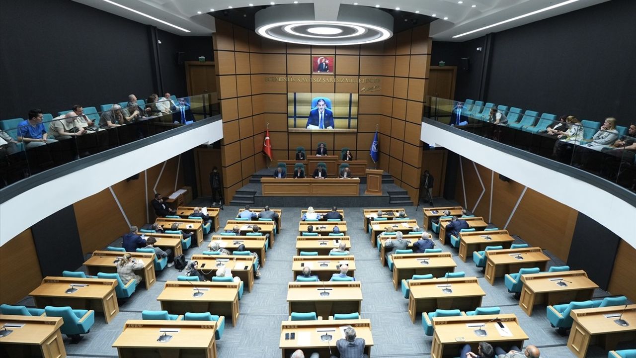 Üsküdar Belediyesi Türk Dünyası Belediyeler Birliği'nden Çıkma Teklifi Üzerine Tartışmalar Yaşandı