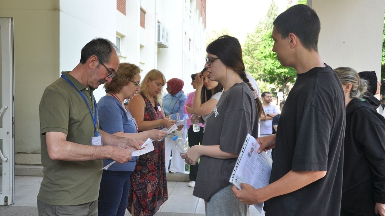 YKS TYT Sınavı Bursa ve Çevre İllerde Başladı