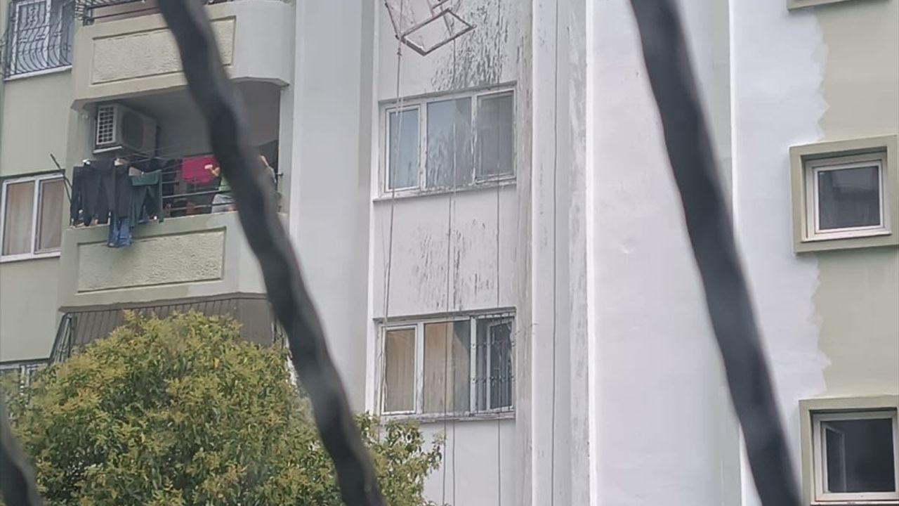 Adana'da Halatı Kopan İskelenin Üzerinde Asılı Kalan İşçi Kurtarıldı