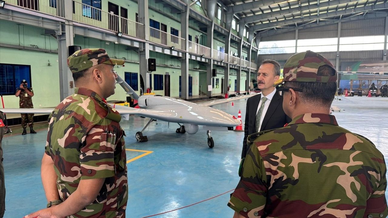 Bangladeş'teki Savunma Temasları