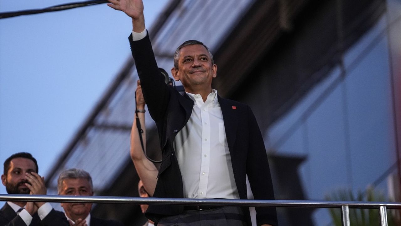 CHP Lideri Özgür Özel, Sancaktepe'de Miting Düzenledi