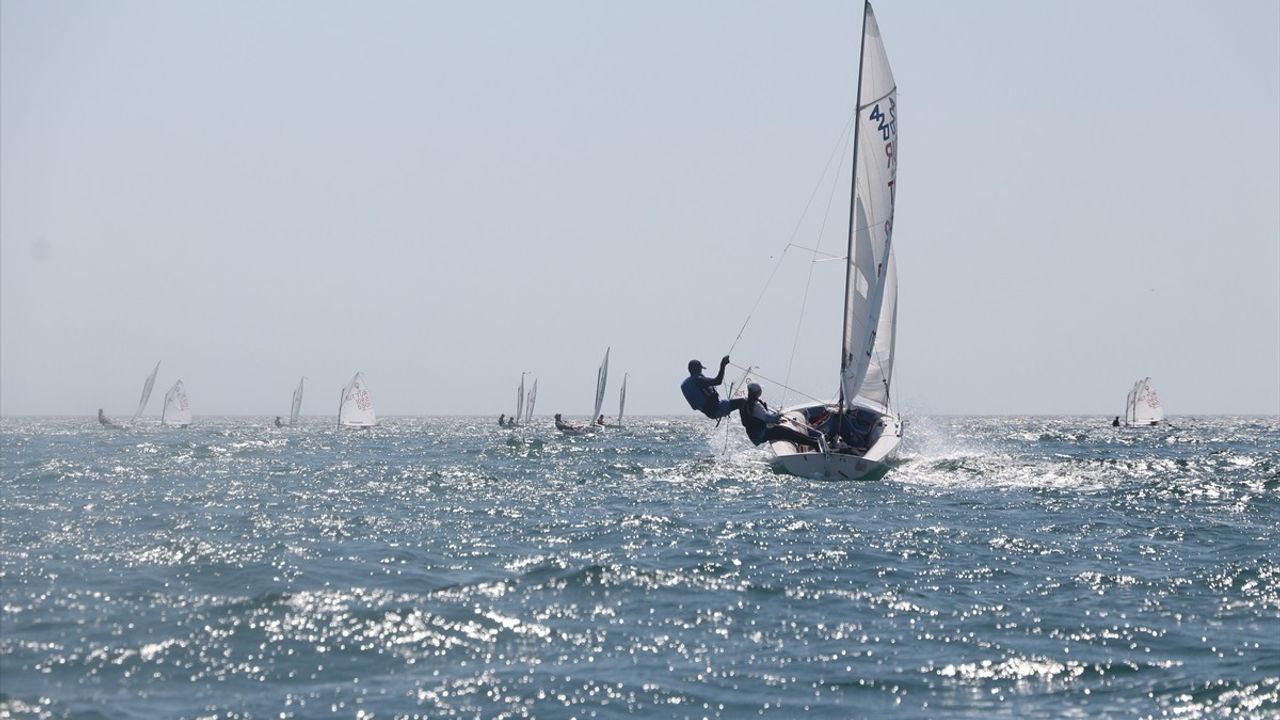 Demokrasi ve Milli Birlik Yelken Yarışları Tekirdağ'da Başladı