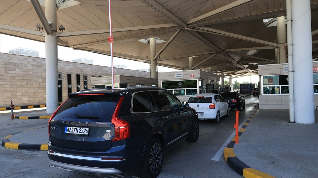 Gurbetçiler Türkiye'ye Dönüşte Mutluluğu Yaşıyor