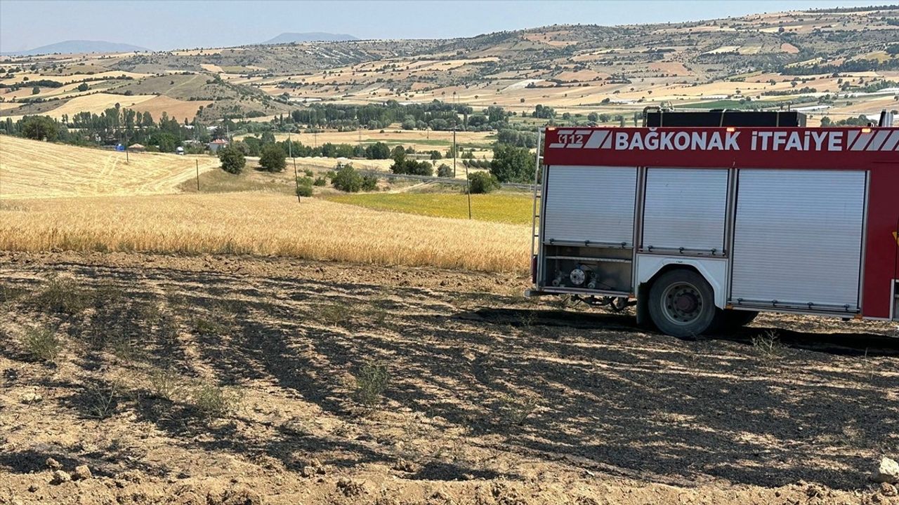 Isparta'da Ekin Tarlasında Yangın Kontrol Altına Alındı