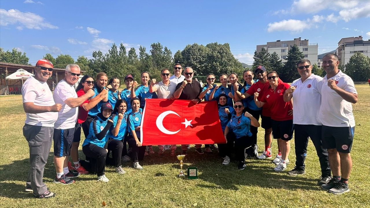 Kadın Kriket Milli Takımı Tarihi Başarıyla Şampiyon Oldu