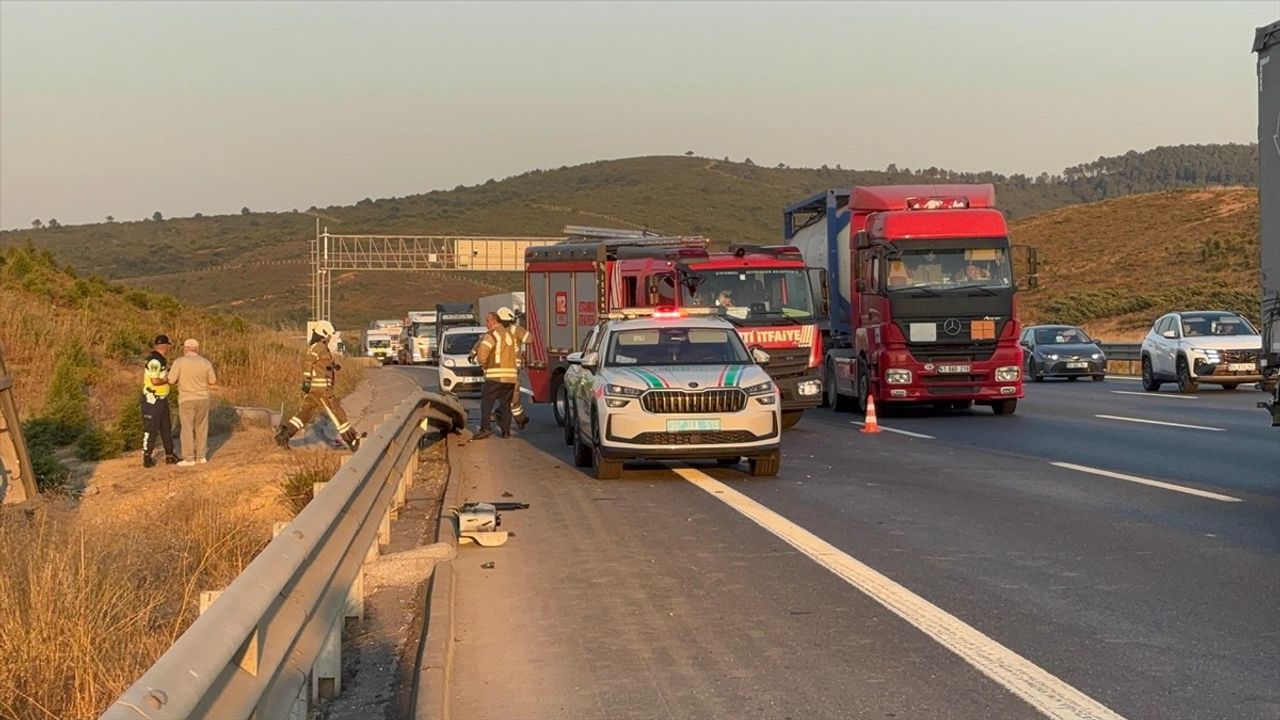 Kuzey Marmara Otoyolu'nda Tır Devrildi: 2 Kişi Hayatını Kaybetti