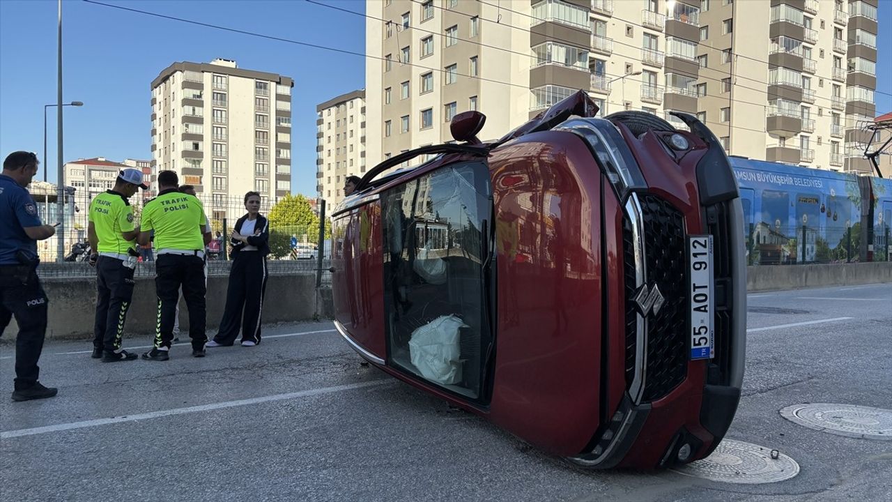 Samsun'da Otomobil Devrildi: 2 Yaralı