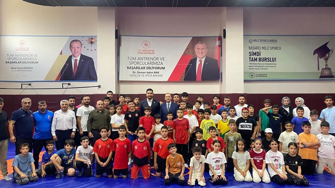 Taha Akgül'ün Van Ziyareti: Güreş Eğitim Merkezi Müjdesi