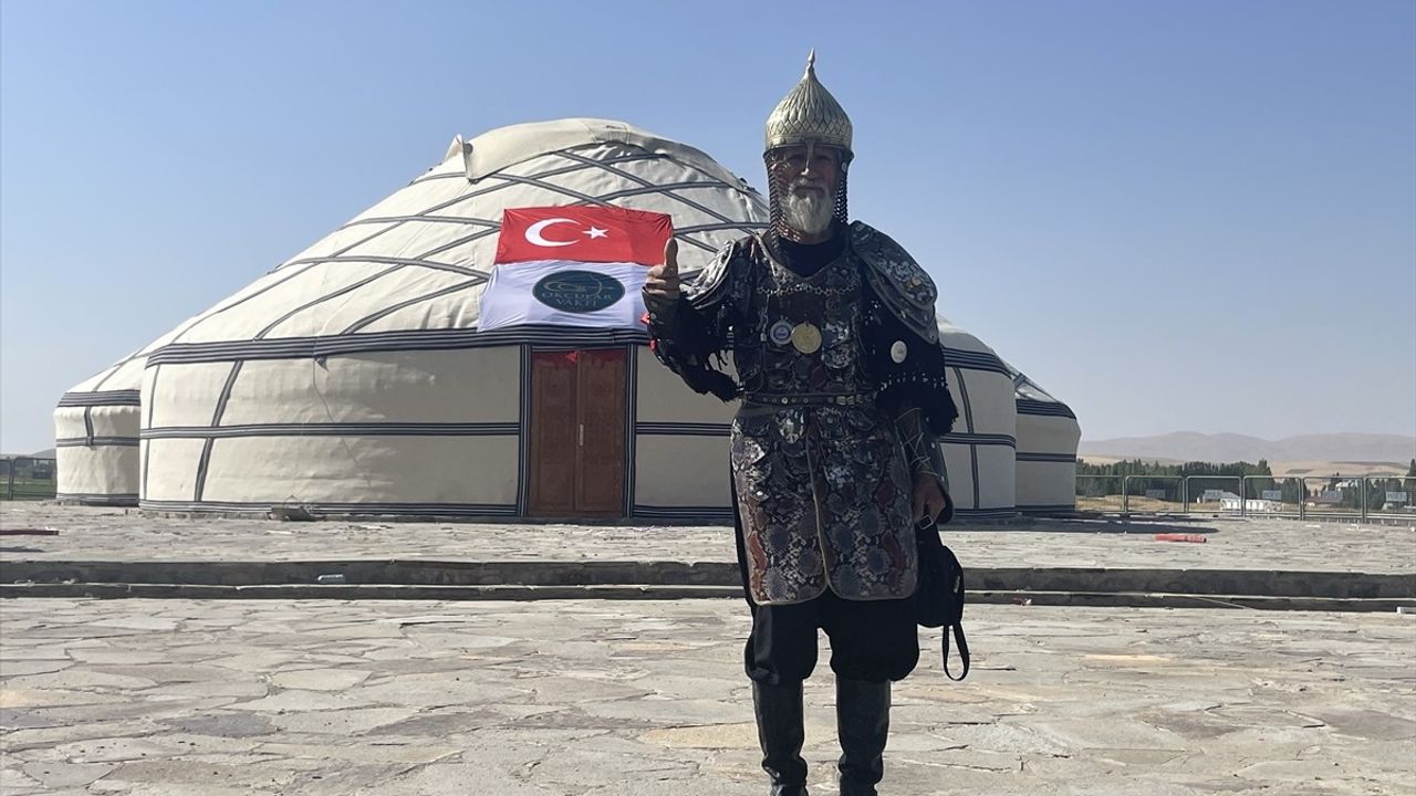 Hasan Keskin Malazgirt Ruhunu Kostümüyle Yaşıyor