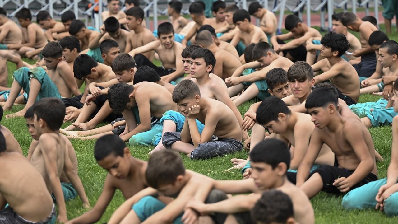 Keçiören'de 2. Taha Akgül Karakucak Güreşleri Başladı