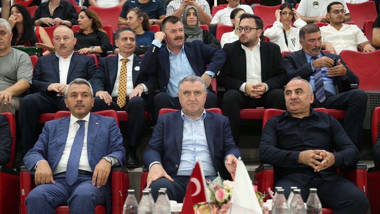 Osman Aşkın Bak'tan Sporun Önemi ve Gençlere Çağrı