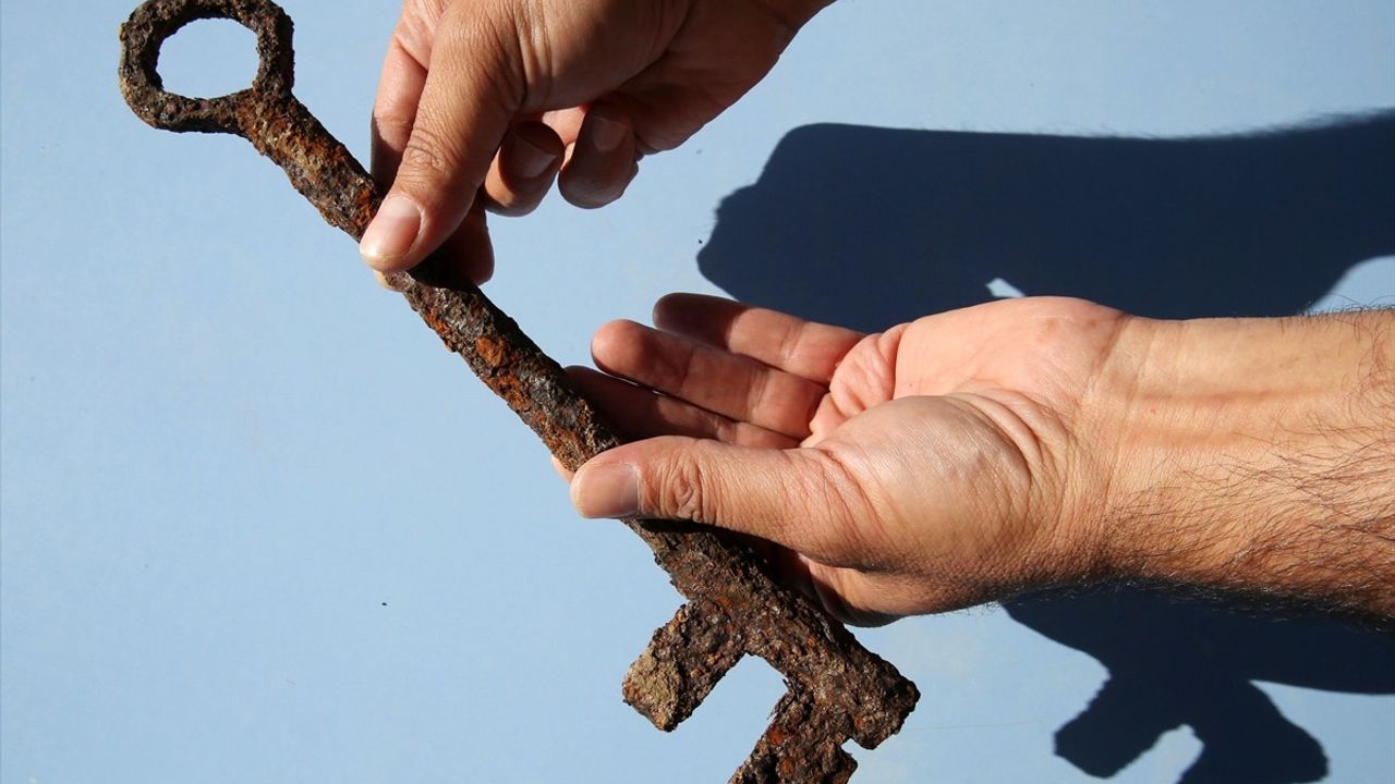 Bitlis Kalesi'nde Osmanlı Dönemine Ait Anahtar Bulundu