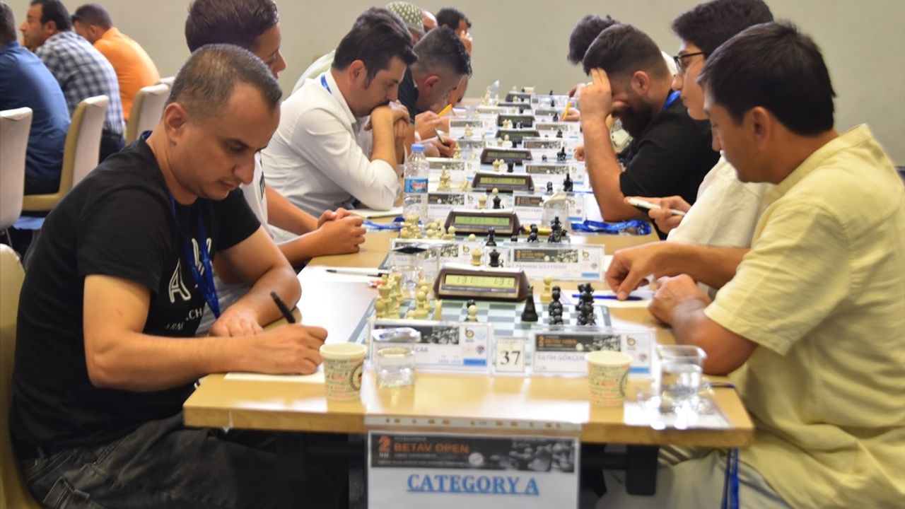 Bitlis'te 2. BETAV Uluslararası Satranç Turnuvası Başladı