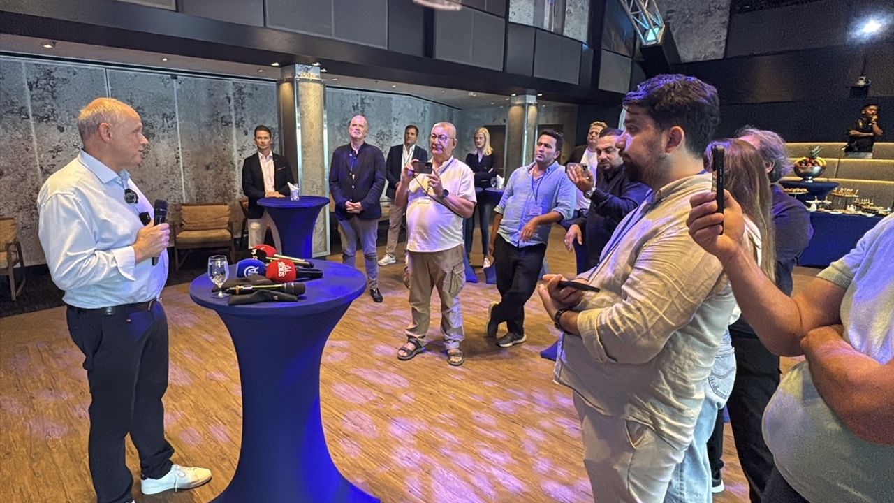 Bodrum'a 2.545 Turist Getiren Mein Schiff 5 Kruvaziyeri