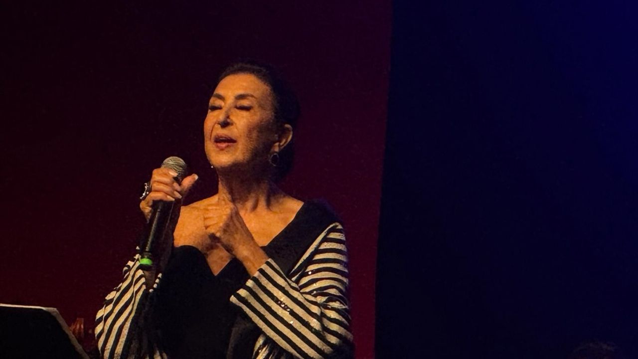 Bursa'da Zeki Müren'i Anma Gecesi Yoğun İlgiyle Gerçekleşti