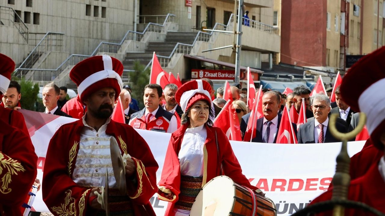 Davulun Gücüyle Gelen Kadın Gücü: Ayşe Ezer'in Başarı Hikayesi