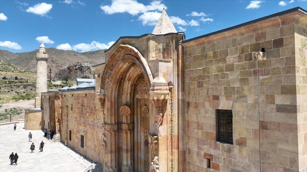 Divriği Ulu Camisi ve Darüşşifası'nın Belgeseli Yolda