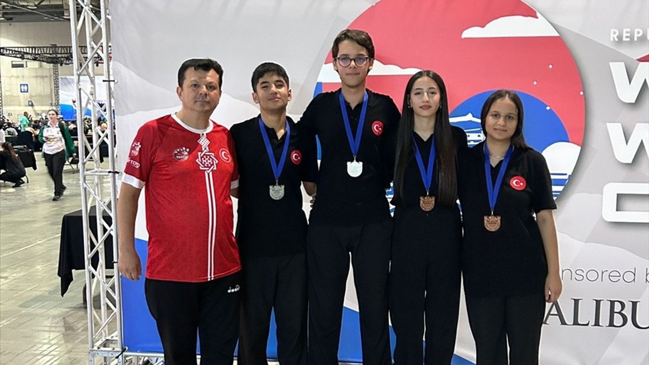 Dünya Dart Şampiyonası'nda Gençlerden 4 Madalya