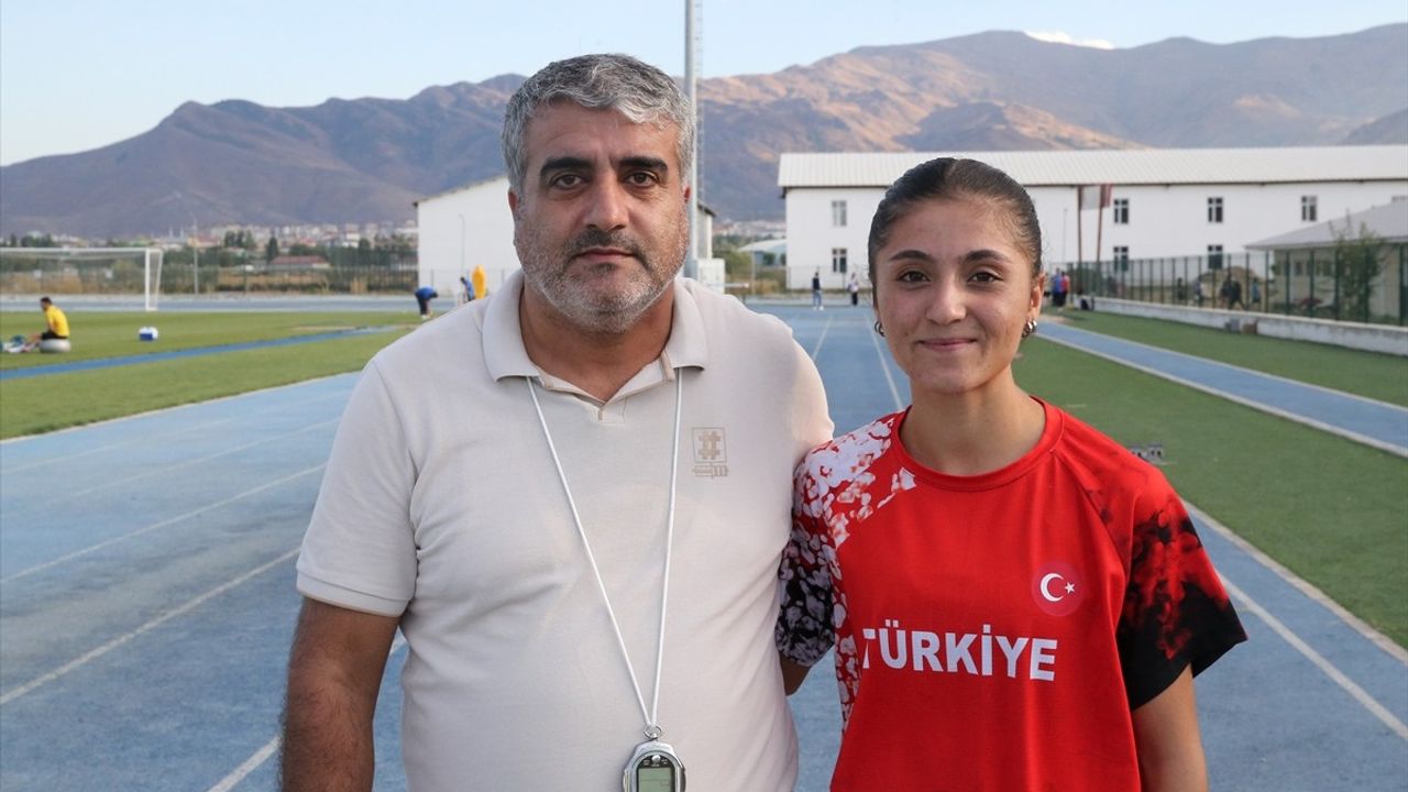 Elif Akçiçek 24 Yıllık Rekoru Kırdı