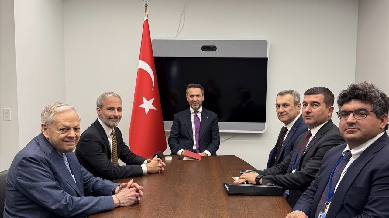 Enerji Bakanı Bayraktar, New York'ta Enerji ve Finans Temsilcileriyle Bir Araya Geldi