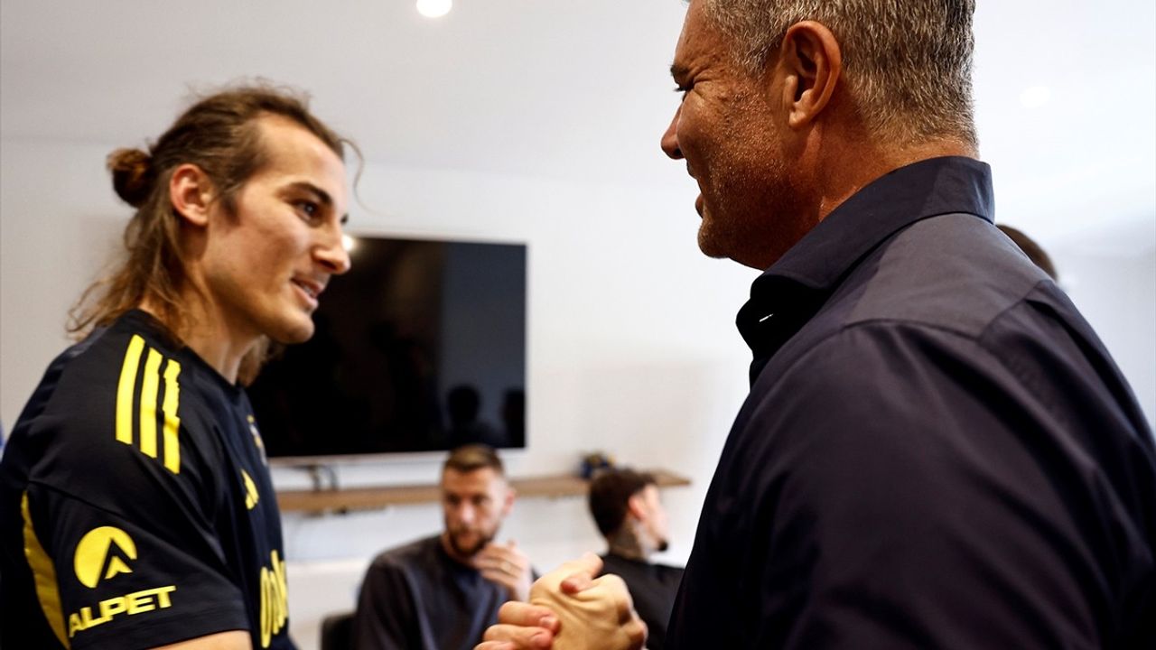 Fenerbahçe Başkanı Saadettin Saran, Futbol Takımıyla Buluştu