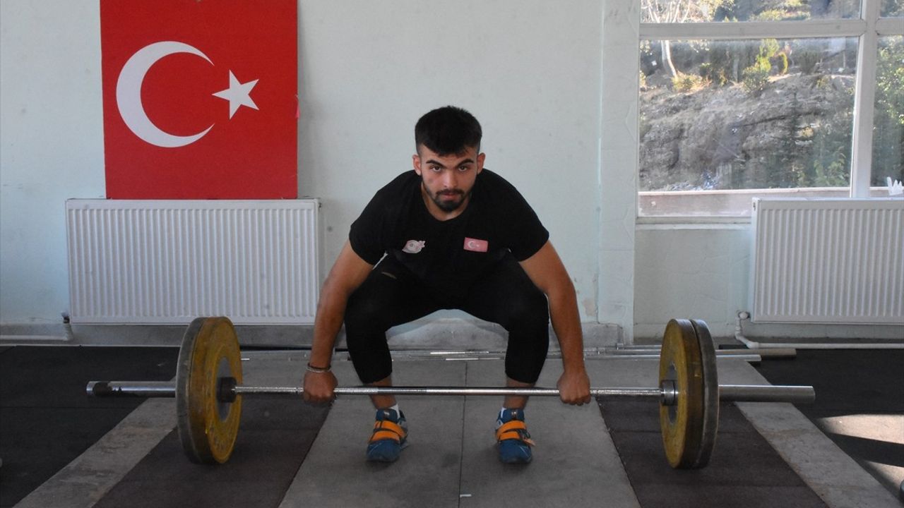 Gıda Depo İşçisi Hasan Sait Emrem, Halterde Şampiyon Oldu