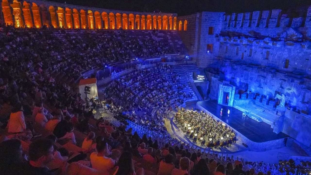 Tosca Operası Aspendos Antik Tiyatrosu'nda Sanatseverlerle Buluştu