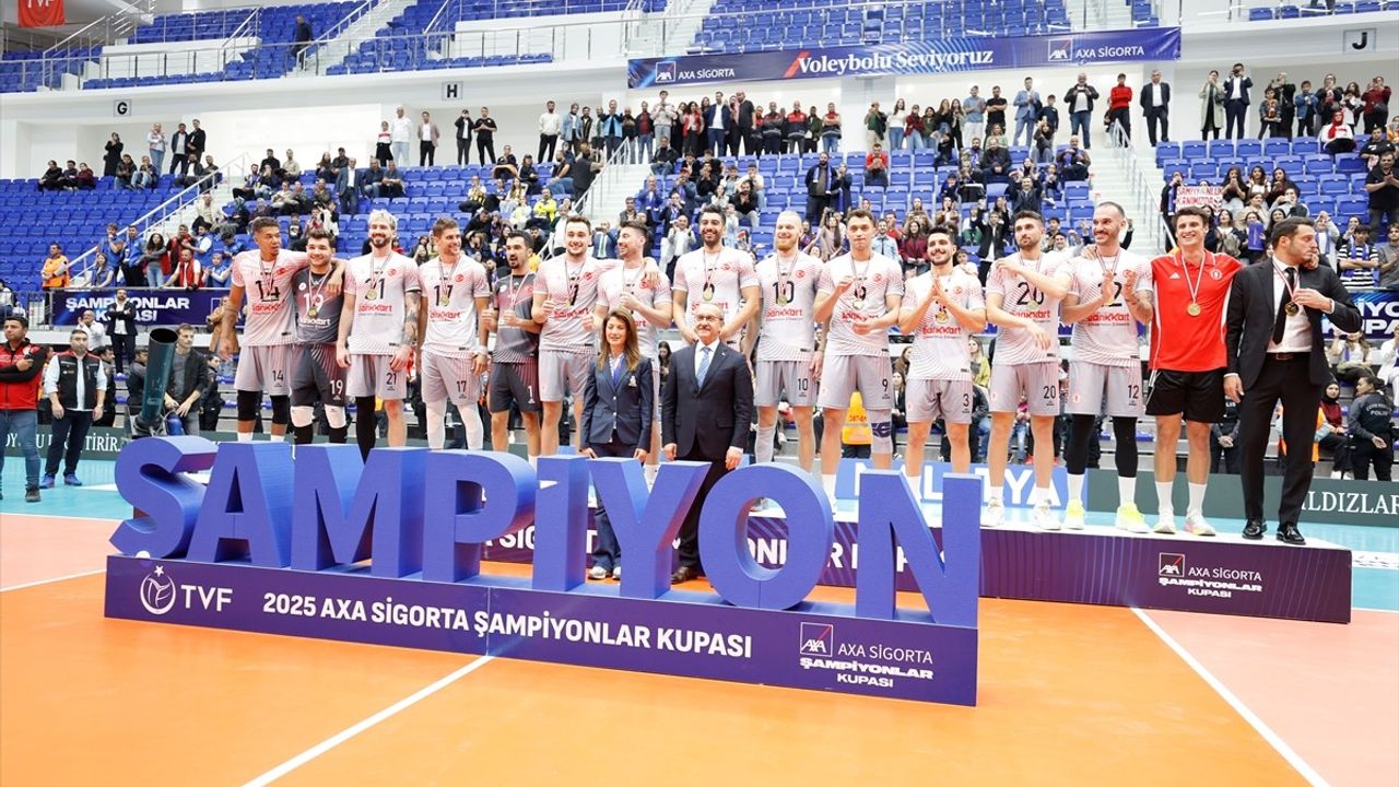 2025 Voleybol Erkekler AXA Sigorta Şampiyonlar Kupası'nda zafer Ziraat Bankkart'ın