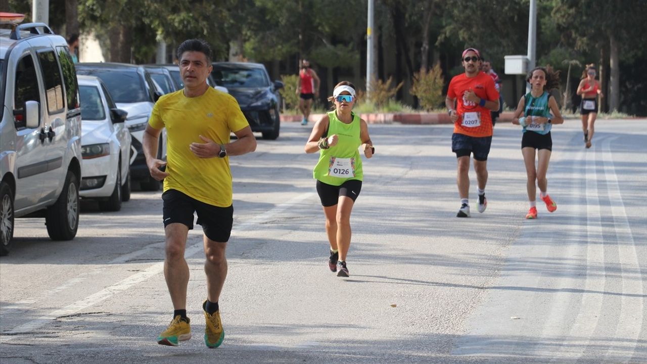 Adana'nın Lezzet Festivali Koşusu Renkli Görüntülere Sahne Oldu