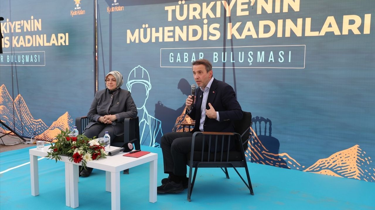 Bakan Alparslan Bayraktar, Gabar'da Kadın Mühendislerle Buluştu