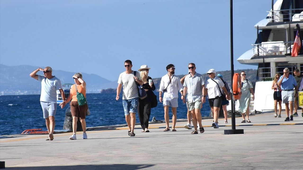 Bodrum'a 2.612 Yolcu Taşıyan 'Resilient Lady' Kruvaziyeri Geldi