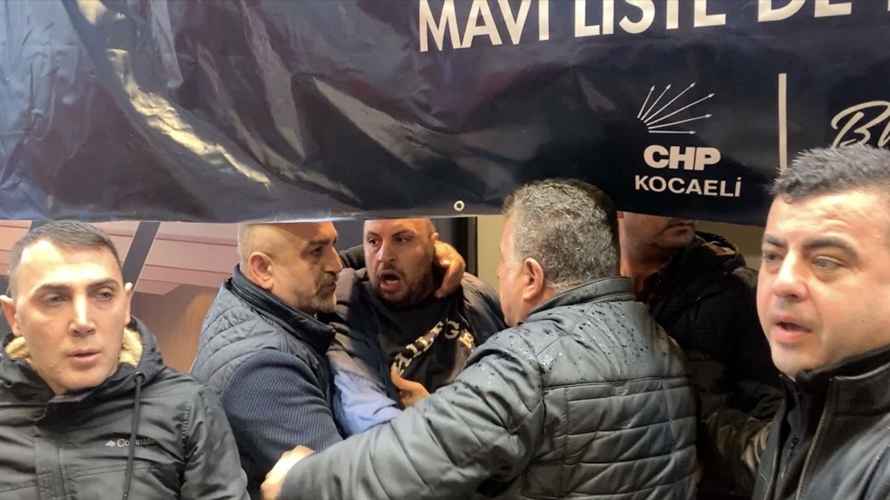 CHP Kocaeli Kongresi'nde Gergin Anlar