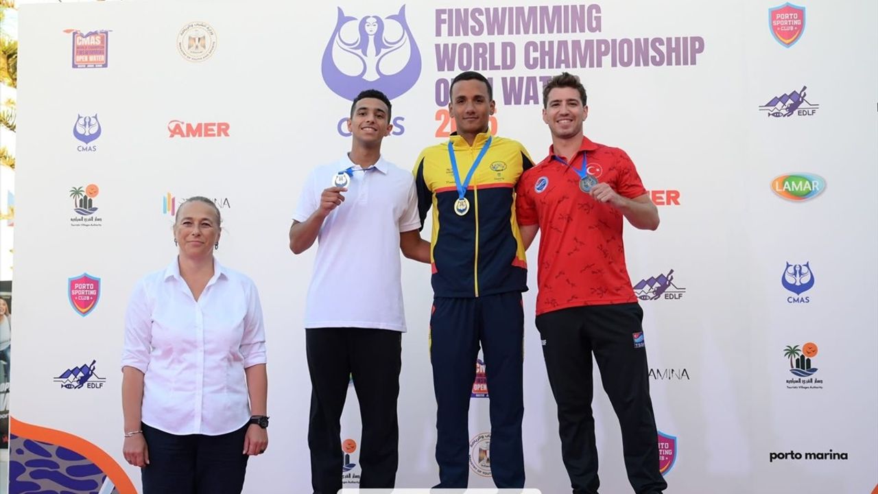 Derin Toparlak, Paletli Yüzme Dünya Şampiyonası'nda İki Madalya Kazandı