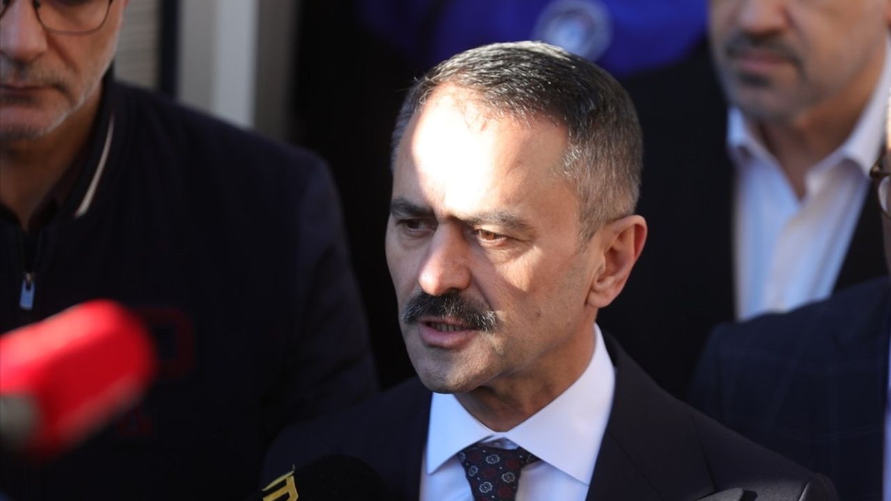 Gebze'deki 7 Katlı Bina Çöktü: Arama Kurtarma Çalışmaları Devam Ediyor