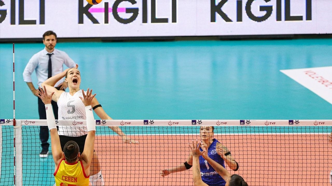 Göztepe Kadın Voleybol Takımı AXA Sigorta Kupa Voley'de Zafer Kazandı