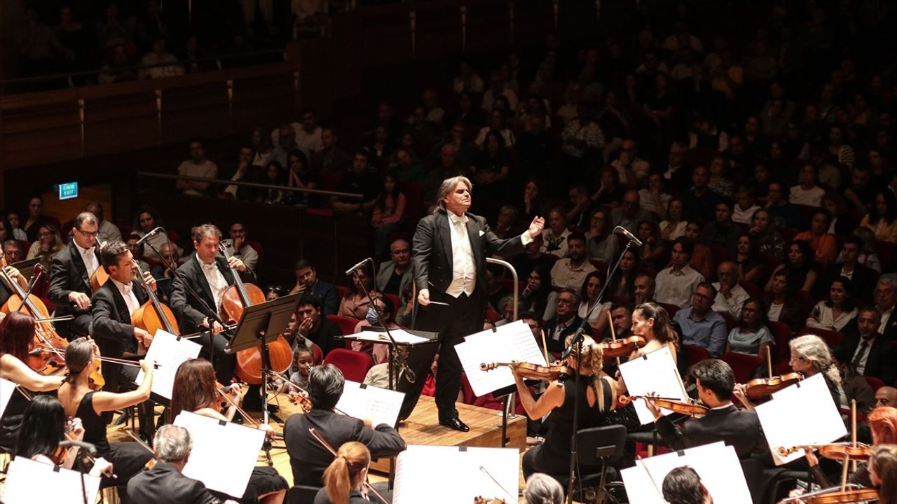 İzmir Devlet Senfoni Orkestrası Yeni Sezonu Açtı