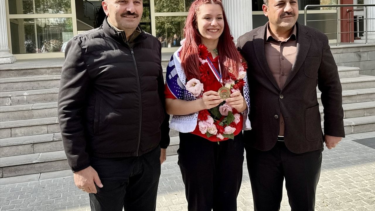 Kırşehir'in Gururu: Avrupa Şampiyonu Boksör Yılmaz Coşkuyla Karşılandı