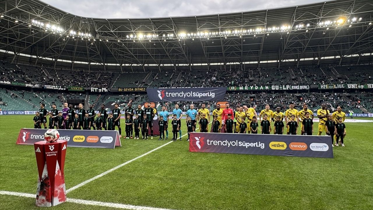 Kocaelispor ve Eyüpspor'un İlk Yarısı Temiz Beraberlik ile Sona Erdi